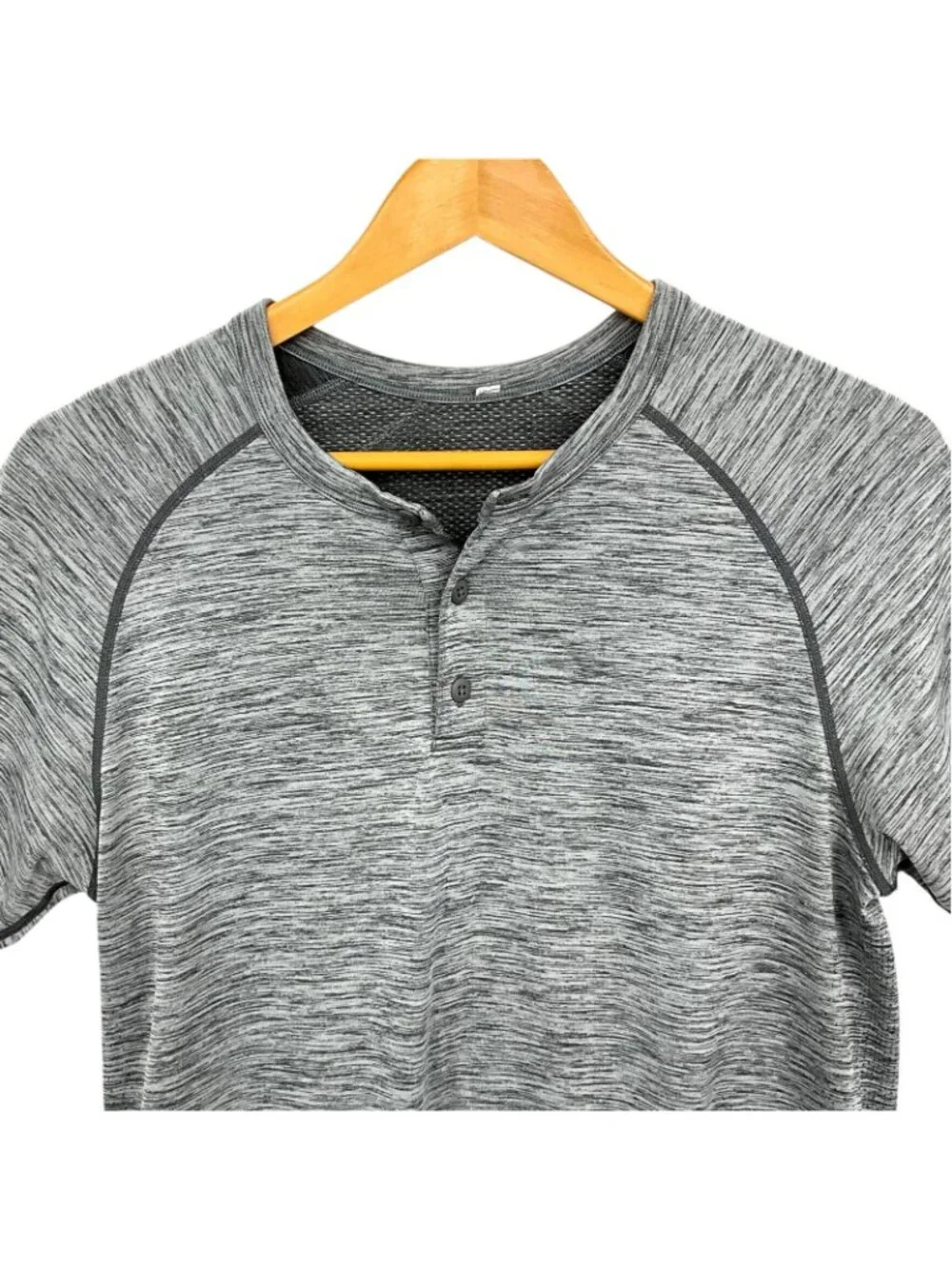 Lululemon Metal Vent Tech Henley Shirt Mens Medium Gray Short Sleeve Running